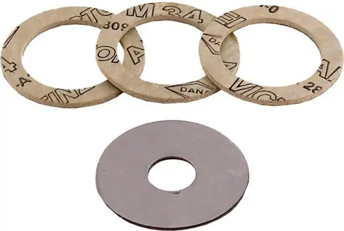 Set bestehend aus mehreren Drosselscheiben, darunter drei aus Pappe und eine aus Metall. Verwendet in der Verrohrung, hergestellt von Wolf.